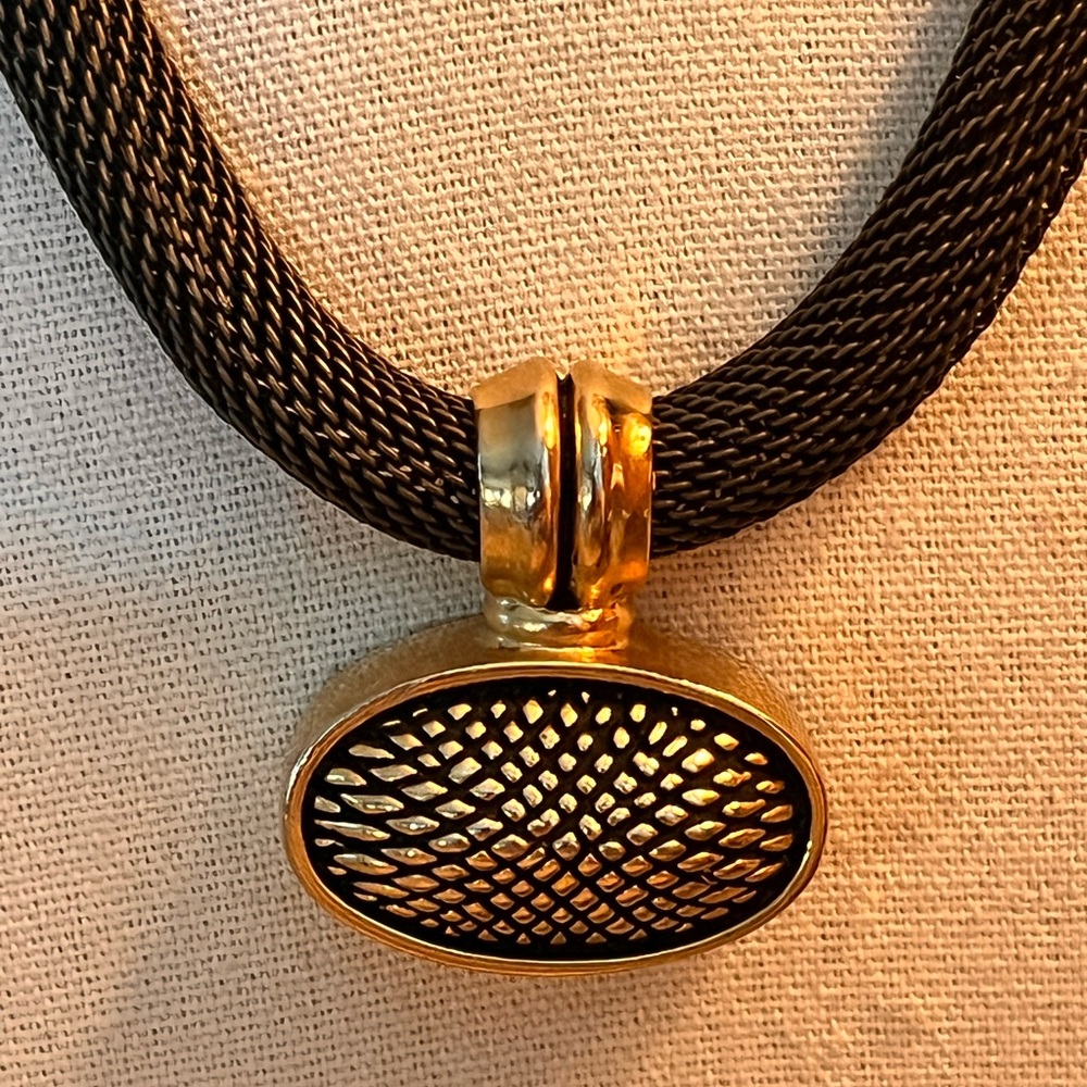 VTG Brown Nickel Mesh Necklace Gold Tone Oval Pendant Heavy Statement 18”